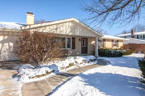3580 S Brentwood, New Berlin, WI 53151