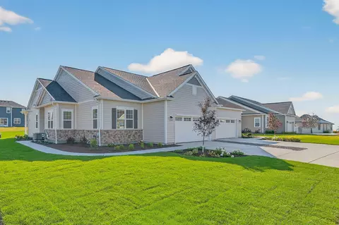 859 Stirling UNIT 39, Oconomowoc, WI 53066