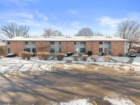 1440 Big Bnd #D, Waukesha, WI 53189
