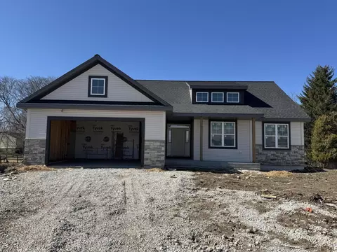 1044 Waterstone, Pewaukee, WI 53072