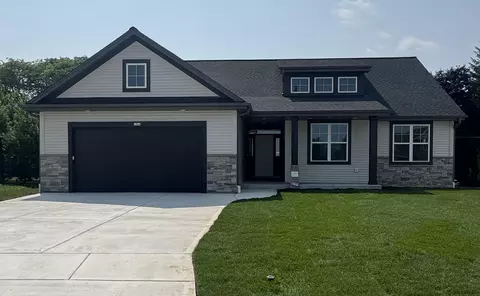 1044 Waterstone, Pewaukee, WI 53072
