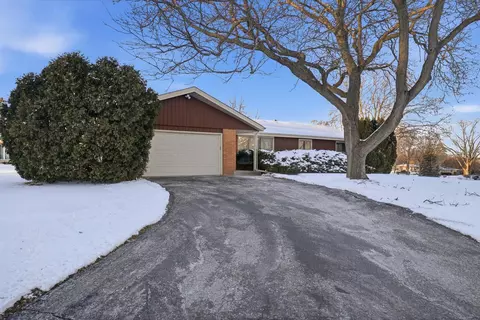 n72w15292 Patio, Menomonee Falls, WI 53051