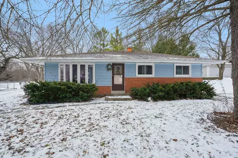 3927 W Acre, Franklin, WI 53132