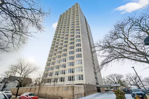 2525 S S Shr #11B, Milwaukee, WI 53207