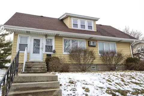 2053 S 91st, West Allis, WI 53227