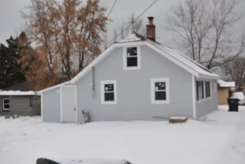 3219 W Lynndale, Greenfield, WI 53221
