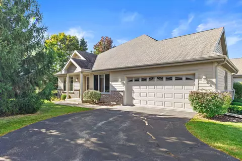 7084 S Fieldstone, Franklin, WI 53132