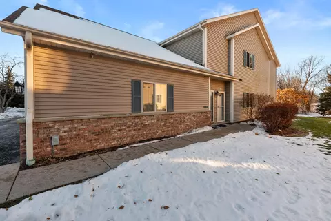 2105 Pine Rdg #H, Grafton, WI 53024