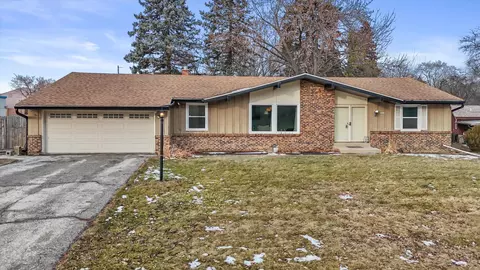 2826 W Green Tree, Glendale, WI 53209