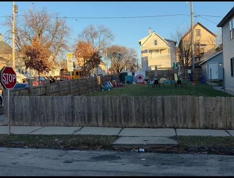 2400 S 9th #2402, Milwaukee, WI 53215