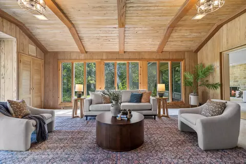 2416 W Dean, River Hills, WI 53217