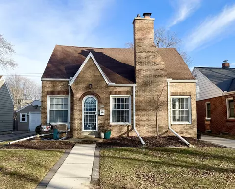 4848 N Elkhart, Whitefish Bay, WI 53217