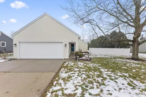 909 York Imperial, Oconomowoc, WI 53066
