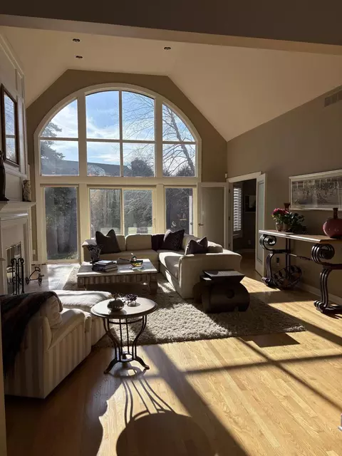 2819 W Golf, Mequon, WI 53092