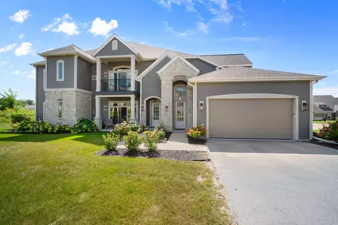 2853 Fox Lk #201, Waukesha, WI 53189