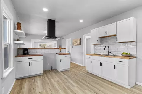 1706 W Oklahoma, Milwaukee, WI 53215