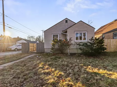 3855 S 15th, Milwaukee, WI 53221