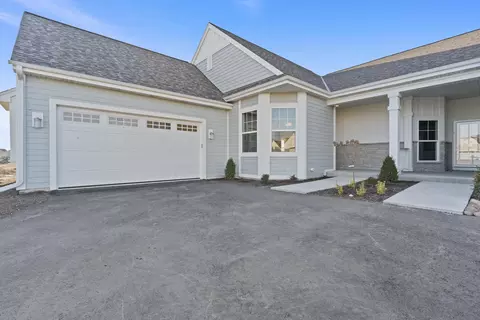 1381 Prairie Crk #15D, Oconomowoc, WI 53066