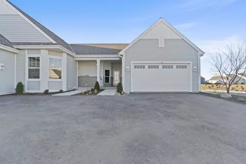 1383 Prairie Crk #16E, Oconomowoc, WI 53066