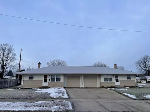 1612 Sunset Rdg, West Bend, WI 53090