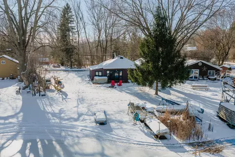 5040 Lakeview, Hubertus, WI 53033