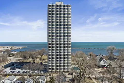 2525 S S Shr UNIT 18B, Milwaukee, WI 53207