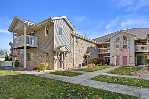9151 S Aspen #7, Oak Creek, WI 53154