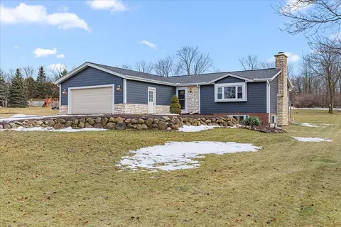 7744 Tomahawk, Farmington, WI 53090