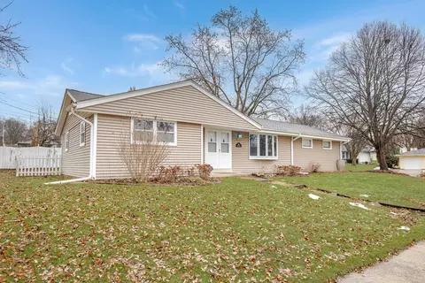 245 Millwood, Waukesha, WI 53188