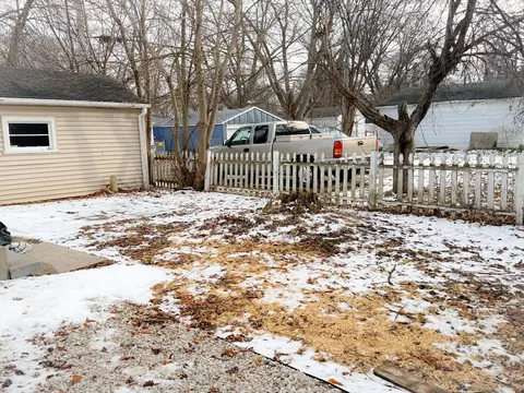 3207 W Oriole, Milwaukee, WI 53209