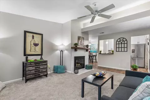 360 Park Hl #G, Pewaukee, WI 53072