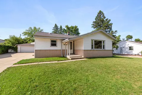9313 W Clovernook, Milwaukee, WI 53224