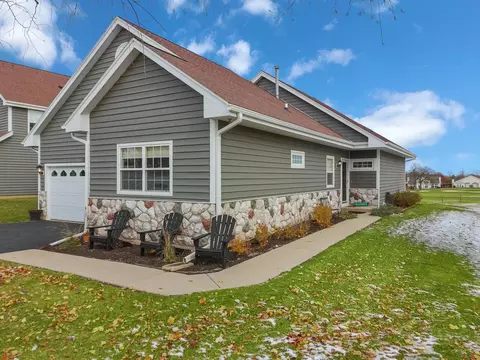 1825 Golfview #35-05, Geneva, WI 53147