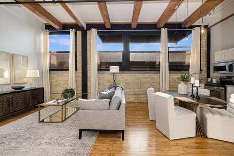 215 W Maple #105, Milwaukee, WI 53204