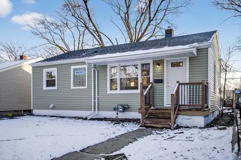 2939 W Carmen, Milwaukee, WI 53209