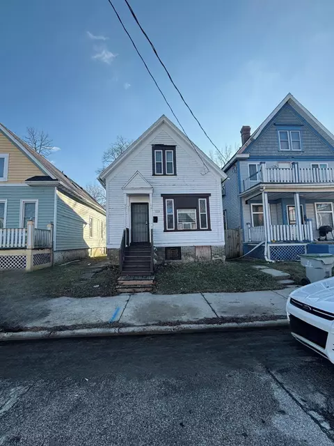1319 W Groeling, Milwaukee, WI 53206