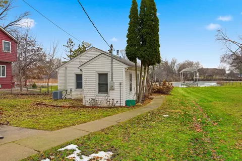 2736 Nagawicka, Delafield, WI 53018
