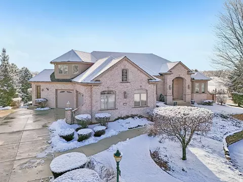 1701 E Bristlecone, Hartland, WI 53029