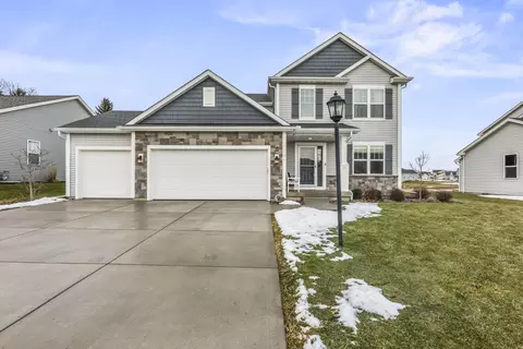 1084 Spruce, Oconomowoc, WI 53066