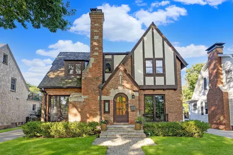 5475 N Danbury, Whitefish Bay, WI 53217