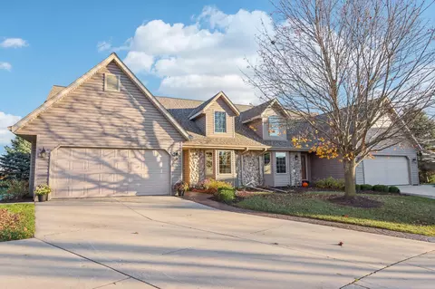 w203n16198 Pin Oak #2, Jackson, WI 53037