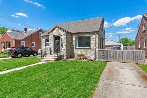 424 E Waterford, Milwaukee, WI 53207
