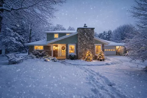 3267 W Skamra, Franklin, WI 53132