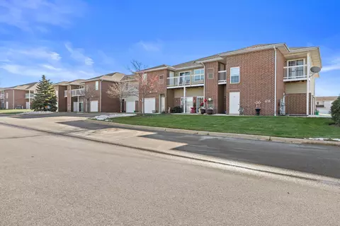 6738 102nd #EE, Pleasant Prairie, WI 53158