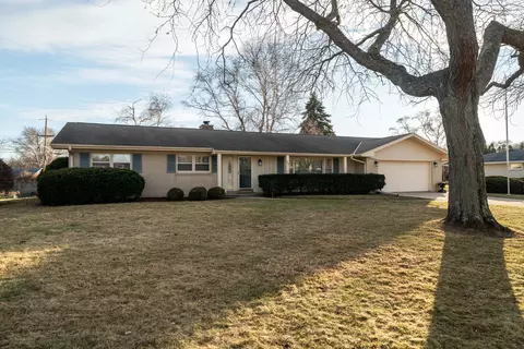 207 Old Pne, Wind Point, WI 53402