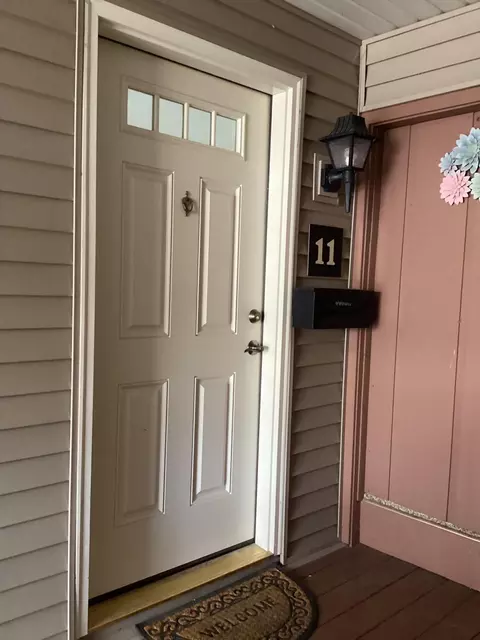 11946 W W Ml #11, Milwaukee, WI 53225