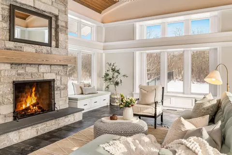 9500 N Valley Hl, River Hills, WI 53217