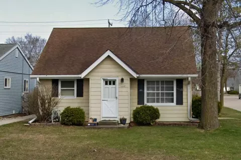 1236 S 116th, West Allis, WI 53214