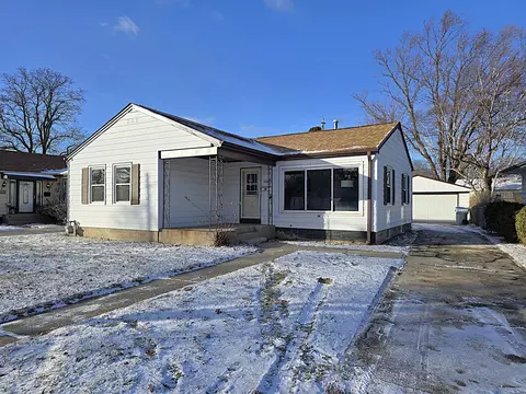 2224 W Rohr, Milwaukee, WI 53209