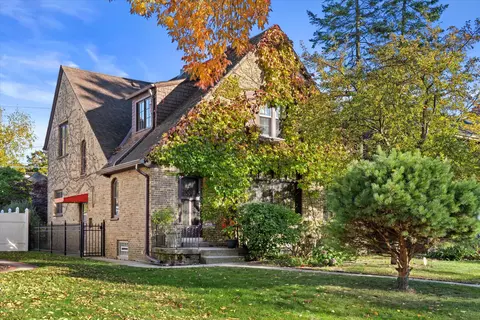 4816 N Bartlett, Whitefish Bay, WI 53217